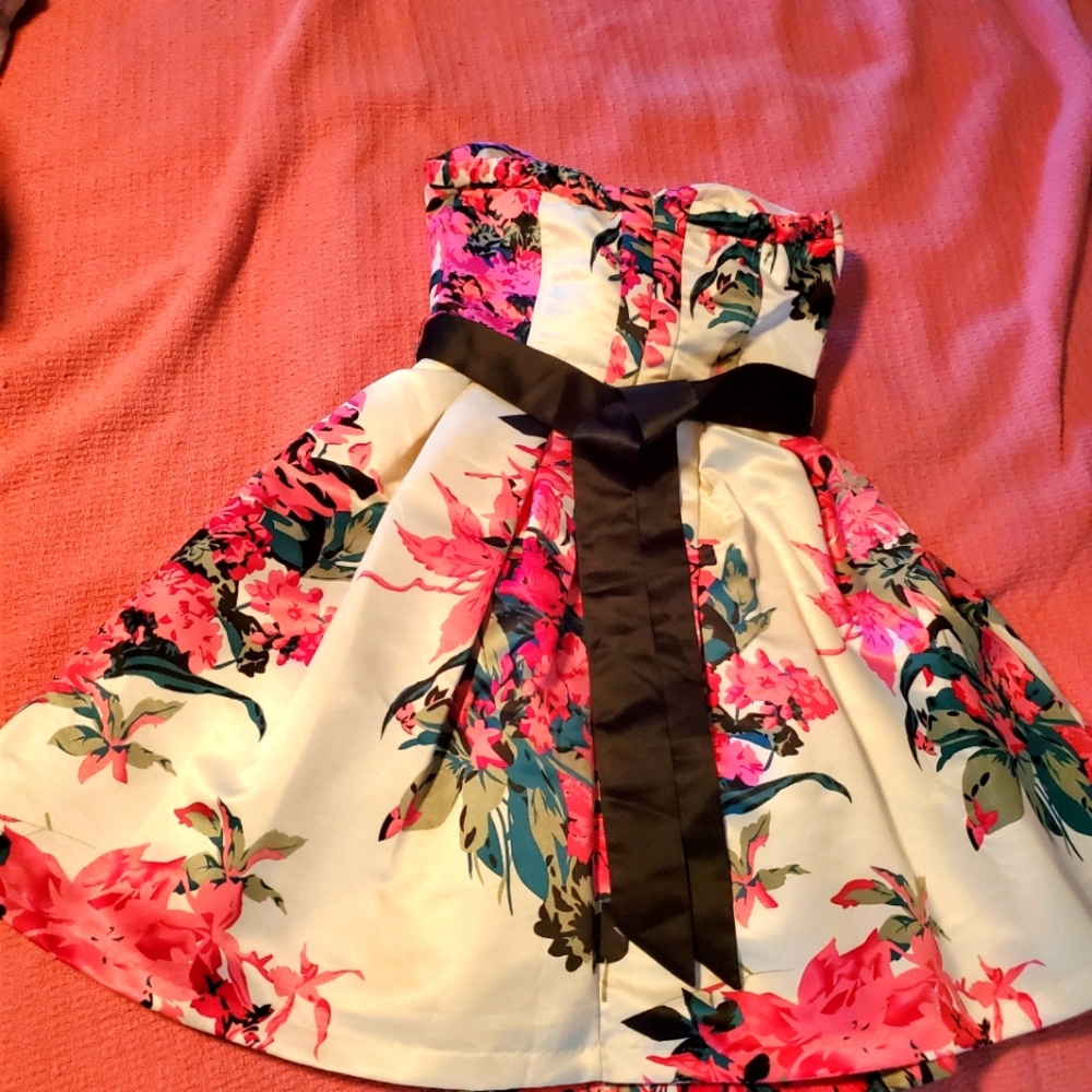 Strapless coctail dress